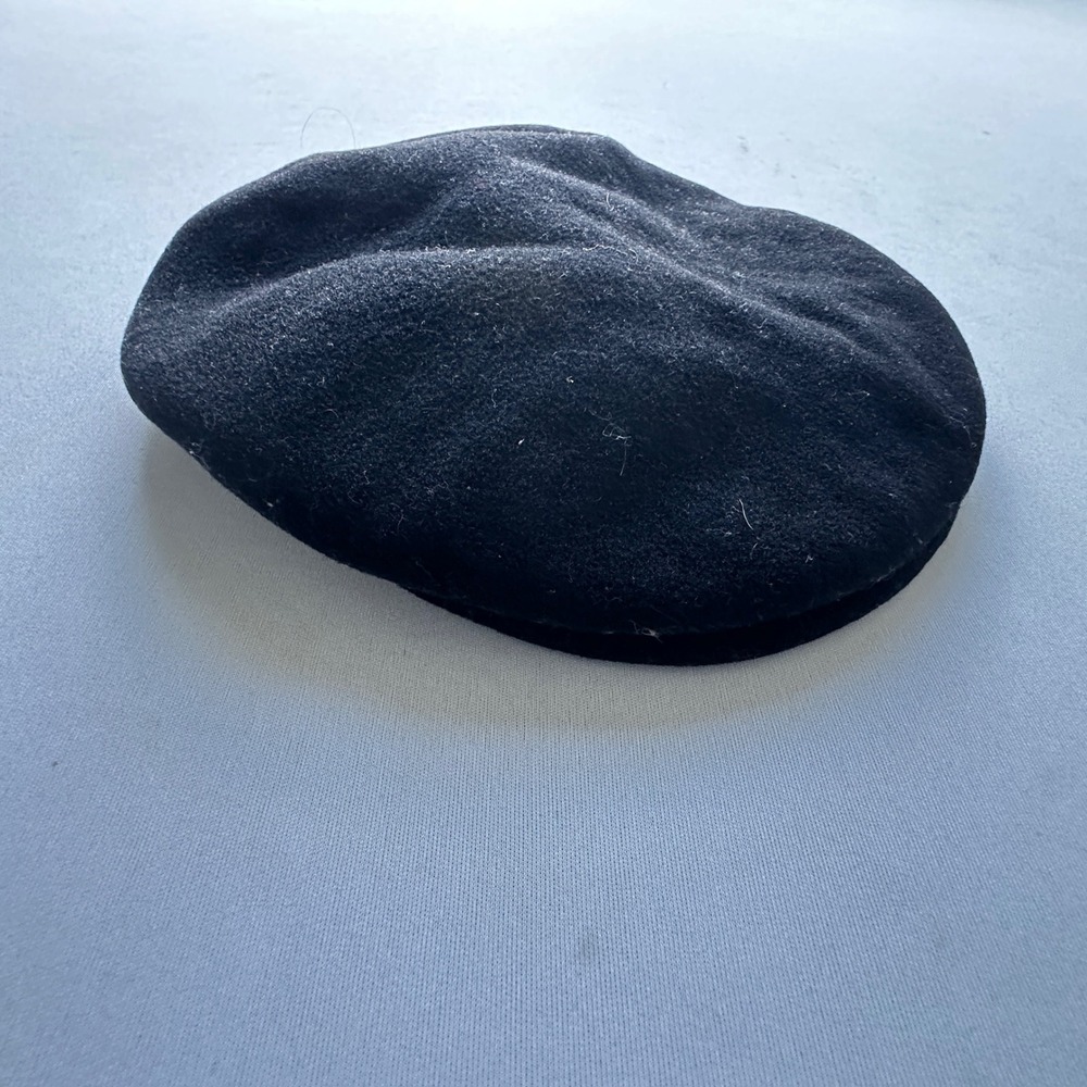 VTG‎ Kangol Barrett Hat Mens Small Black Wool Blend Flat Cap Hat Gold Logo